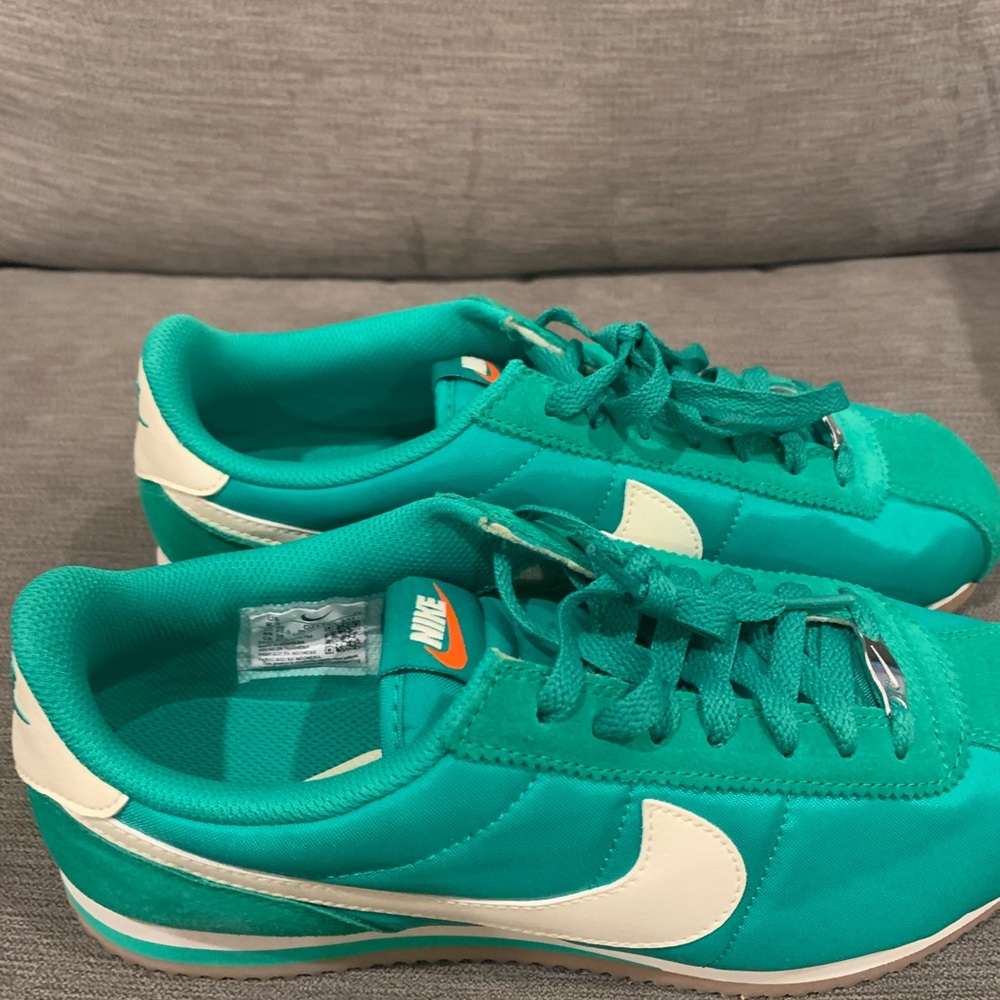 Nike Emerald and Cream Sneakers